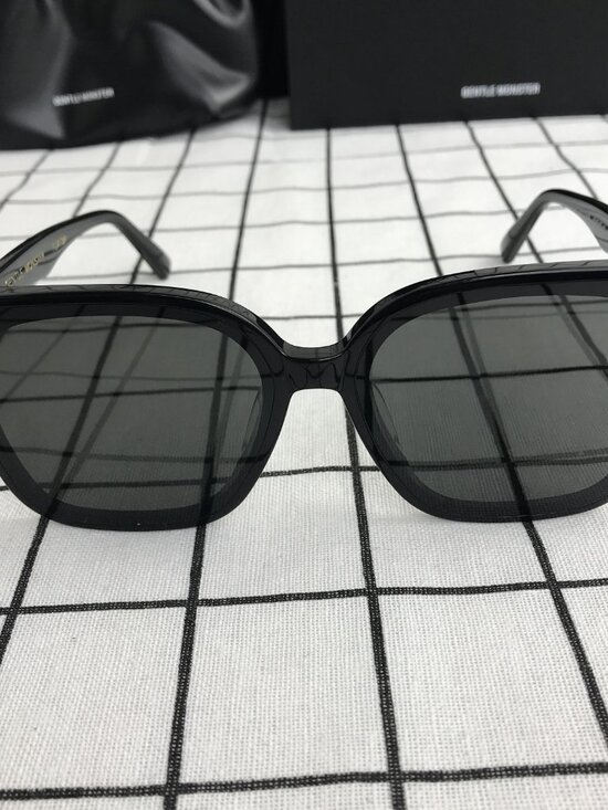 NWT Gentle Monster Flatba “My Ma” Black Sunglasses